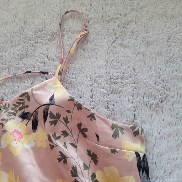 ⭐3/$15⭐ love, Fire Floral Criss Cross Women's Tank - Size Large - Picture 4 of 5